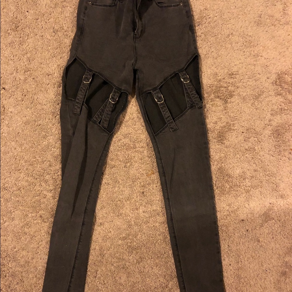 Fashion Nova, Cut out Jeans